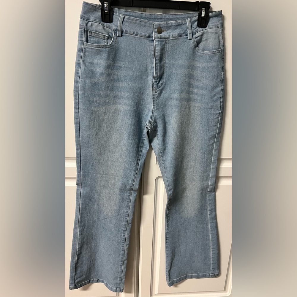 NWOT. Light Blue Women's Jeans